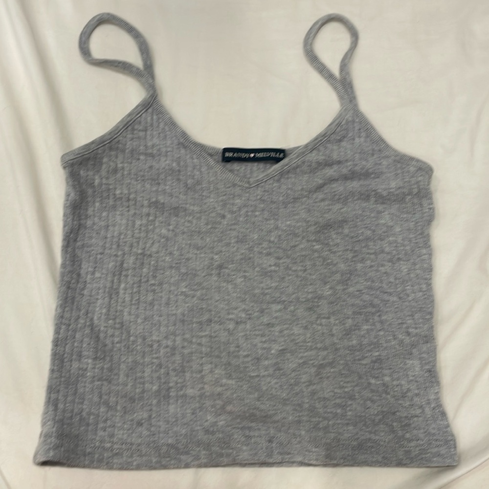 grey tank top